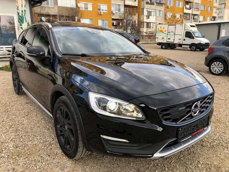 Volvo V60 Cross Country D5-2.4 D-4x4/DISTRONIC-FULL-УНИКАТ-ТОП СЪСТОЯНИЕ, снимка 3 - Автомобили и джипове - 48984171