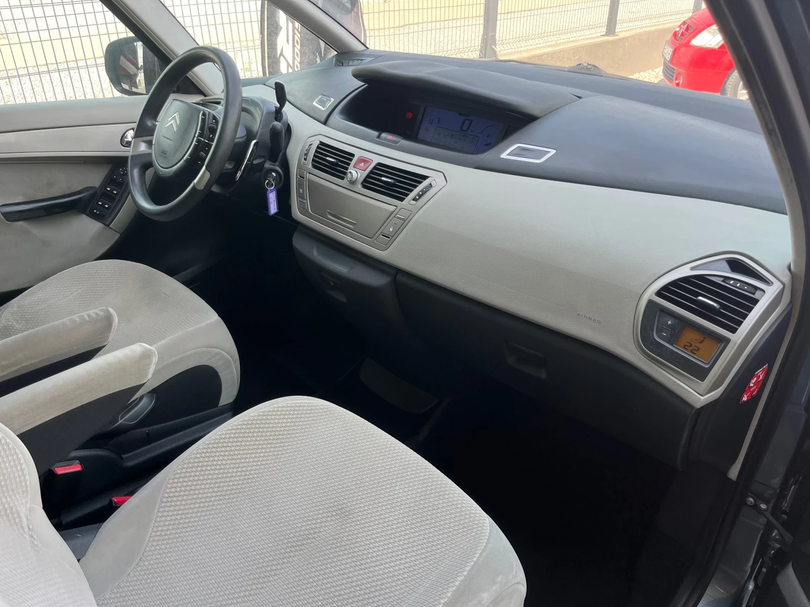 Citroen Grand C4 Picasso / КЛИМАТРОНИК / ПАНОРАМА / 7 МЕСТА - изображение 7