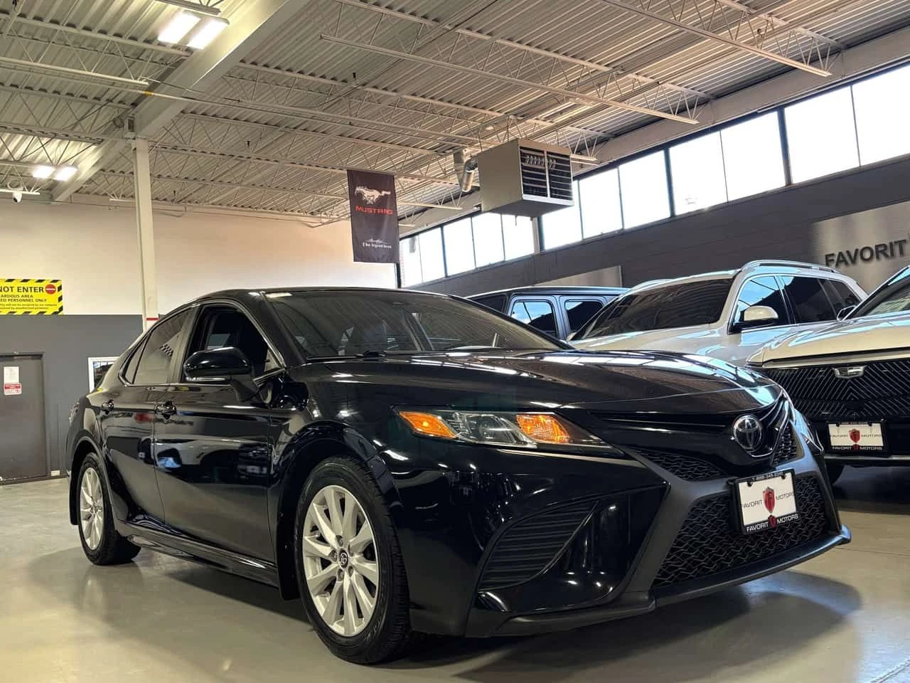 Toyota Camry * SE * CARFAX * ЦЕНА ДО БГ, снимка 2 - Автомобили и джипове - 54615413