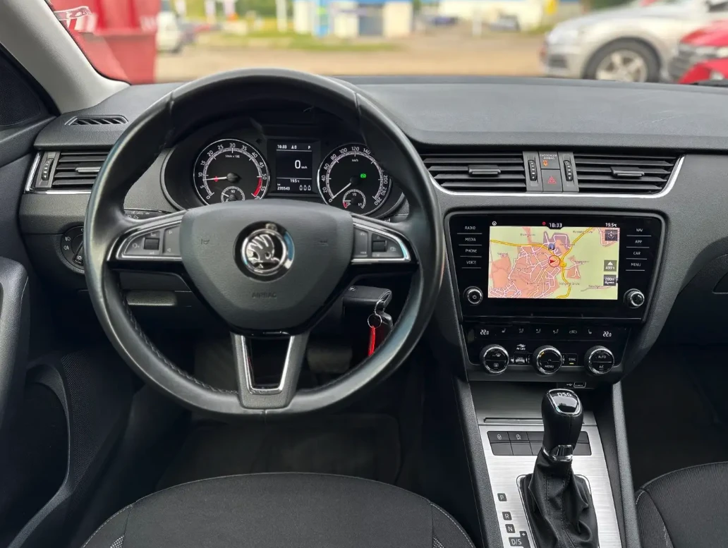 Skoda Octavia 2.0 TDI DSG Ambition Navi Shz CarPlay, снимка 7 - Автомобили и джипове - 54845240