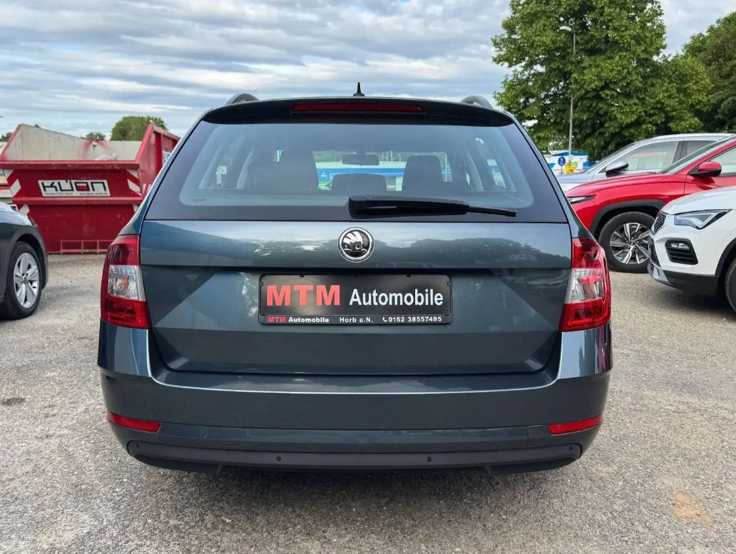 Skoda Octavia 2.0 TDI DSG Ambition Navi Shz CarPlay, снимка 2 - Автомобили и джипове - 54845240