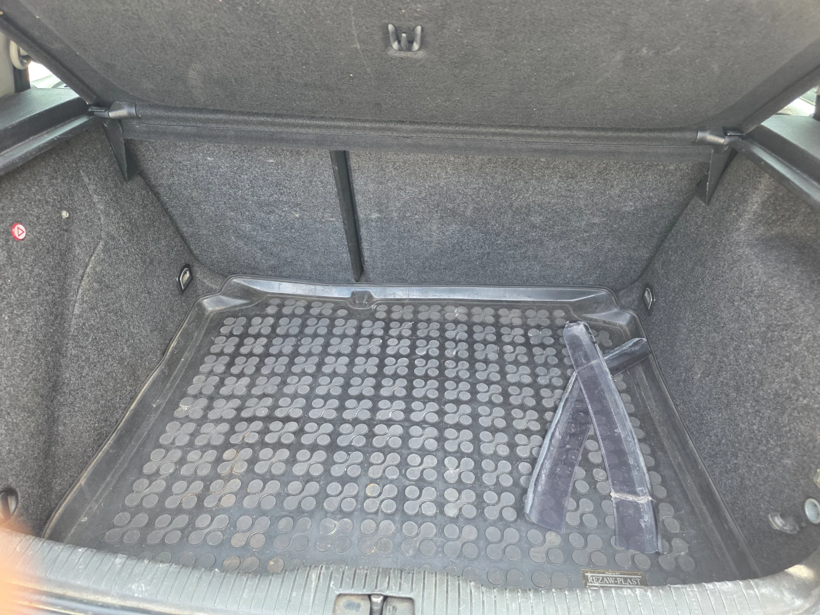 VW Golf 1.9тди, снимка 13 - Автомобили и джипове - 55249648