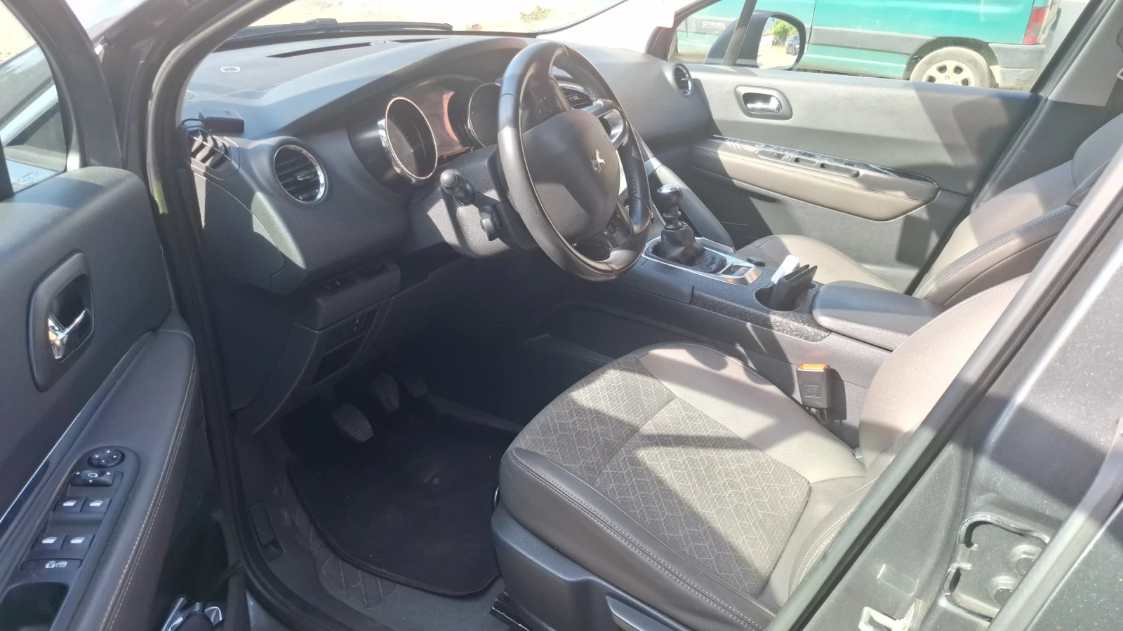 Peugeot 3008 1.6 HDI, снимка 8 - Автомобили и джипове - 55599033