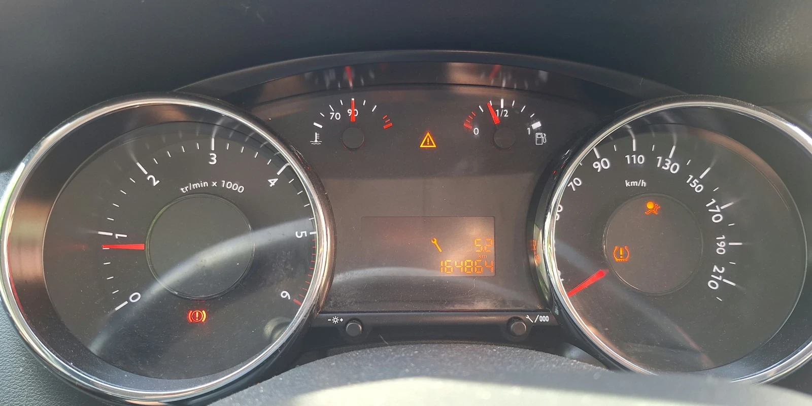 Peugeot 3008 1.6 HDI, снимка 9 - Автомобили и джипове - 55599033