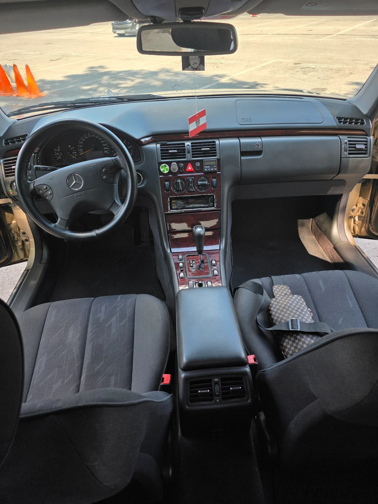 Mercedes-Benz E 320, снимка 7 - Автомобили и джипове - 55673471