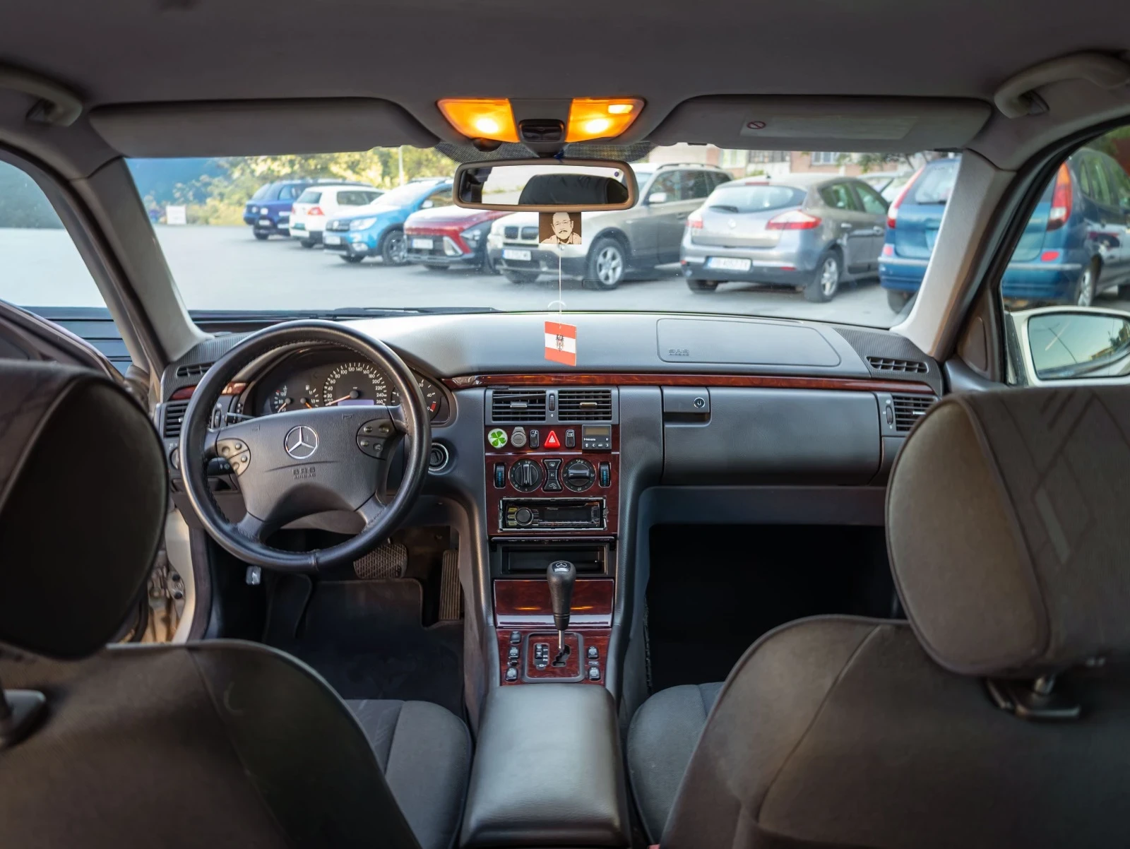 Mercedes-Benz E 320, снимка 12 - Автомобили и джипове - 55673471