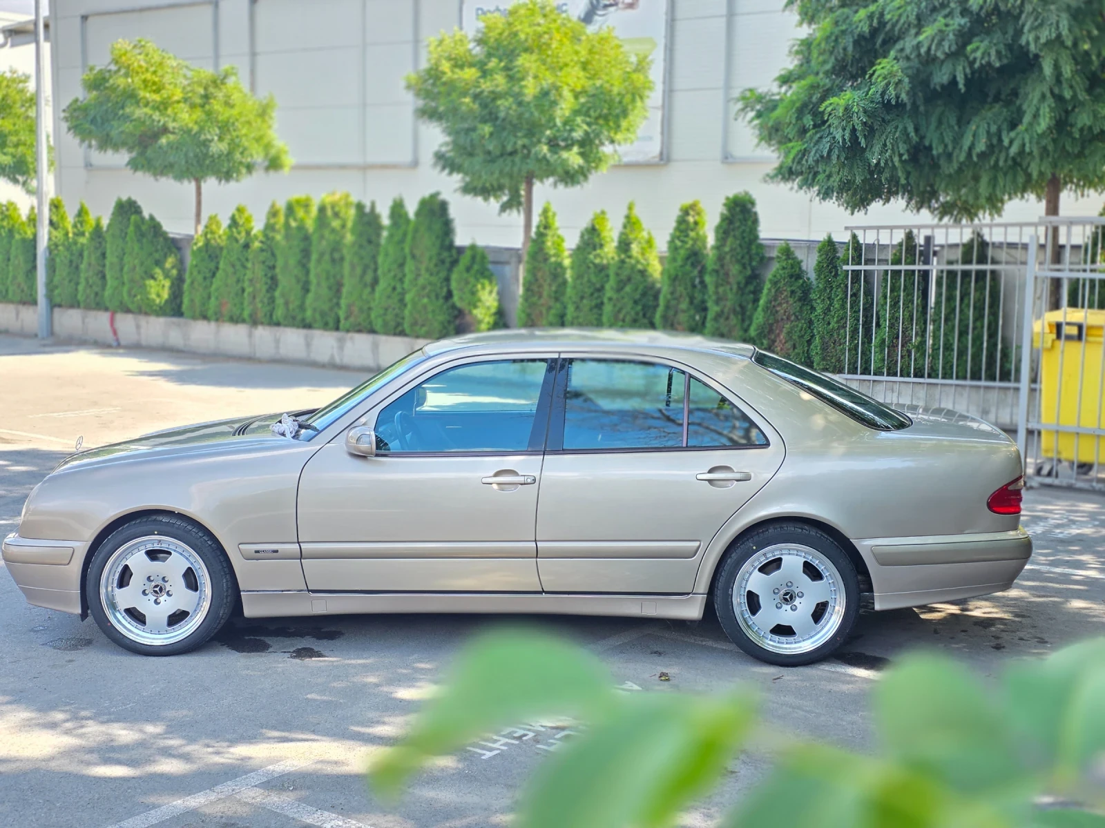 Mercedes-Benz E 320, снимка 10 - Автомобили и джипове - 55673471