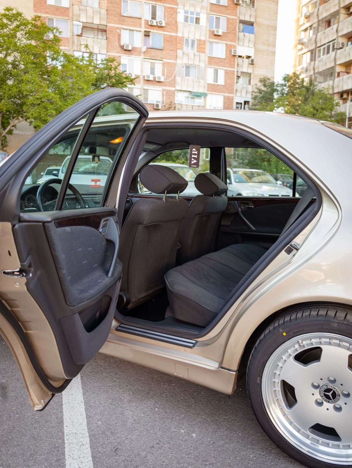 Mercedes-Benz E 320, снимка 13 - Автомобили и джипове - 55673471
