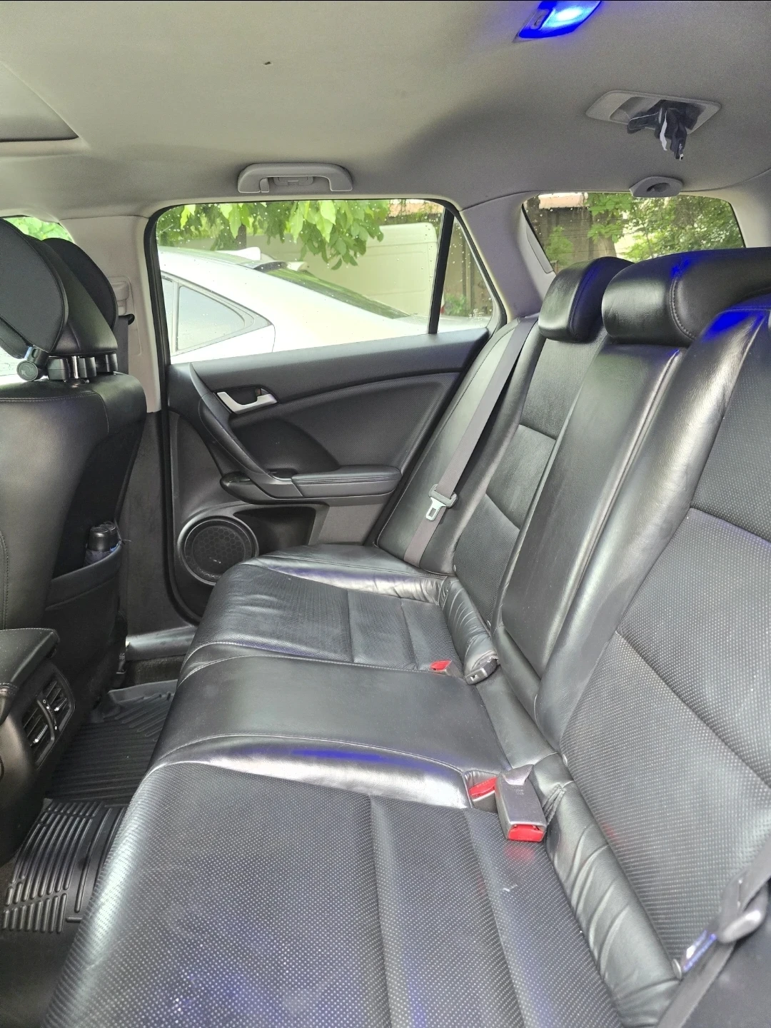 Honda Accord  8 Executive+ , снимка 9 - Автомобили и джипове - 55954923