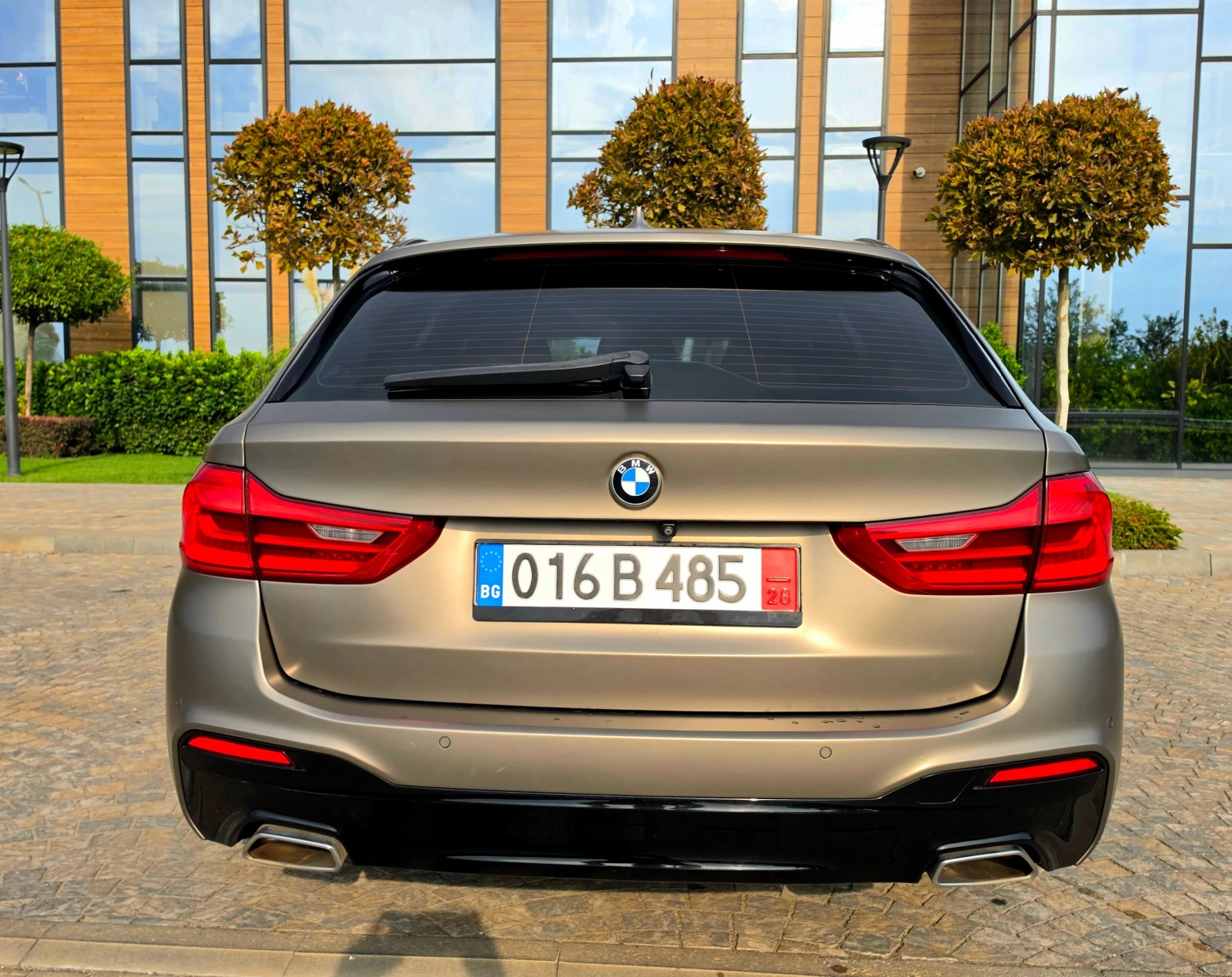 BMW 520 G31* M-PACK* PANORAMA* HEAD UP* , снимка 6 - Автомобили и джипове - 56044291