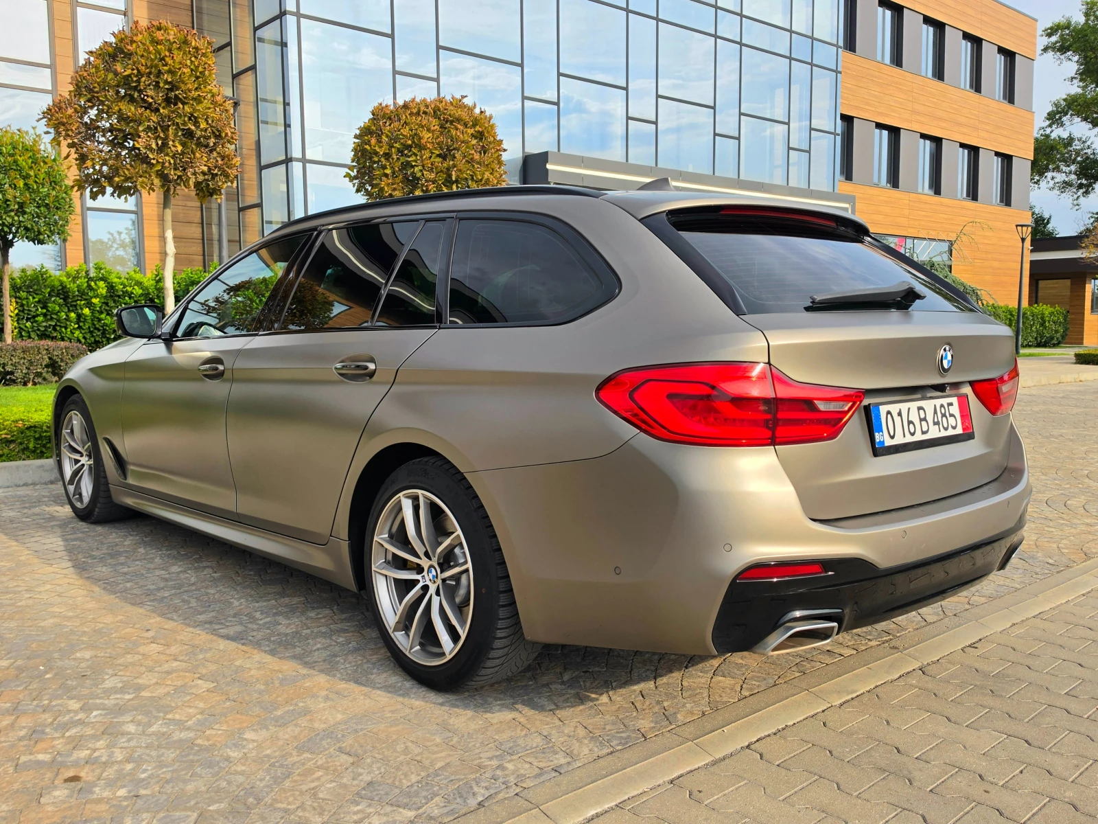 BMW 520 G31* M-PACK* PANORAMA* HEAD UP* , снимка 7 - Автомобили и джипове - 56044291