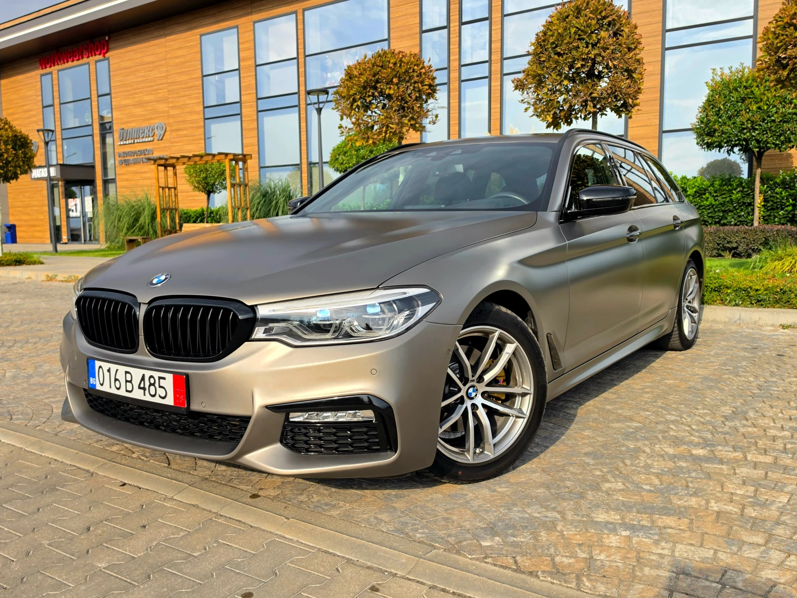 BMW 520 G31* M-PACK* PANORAMA* HEAD UP* 