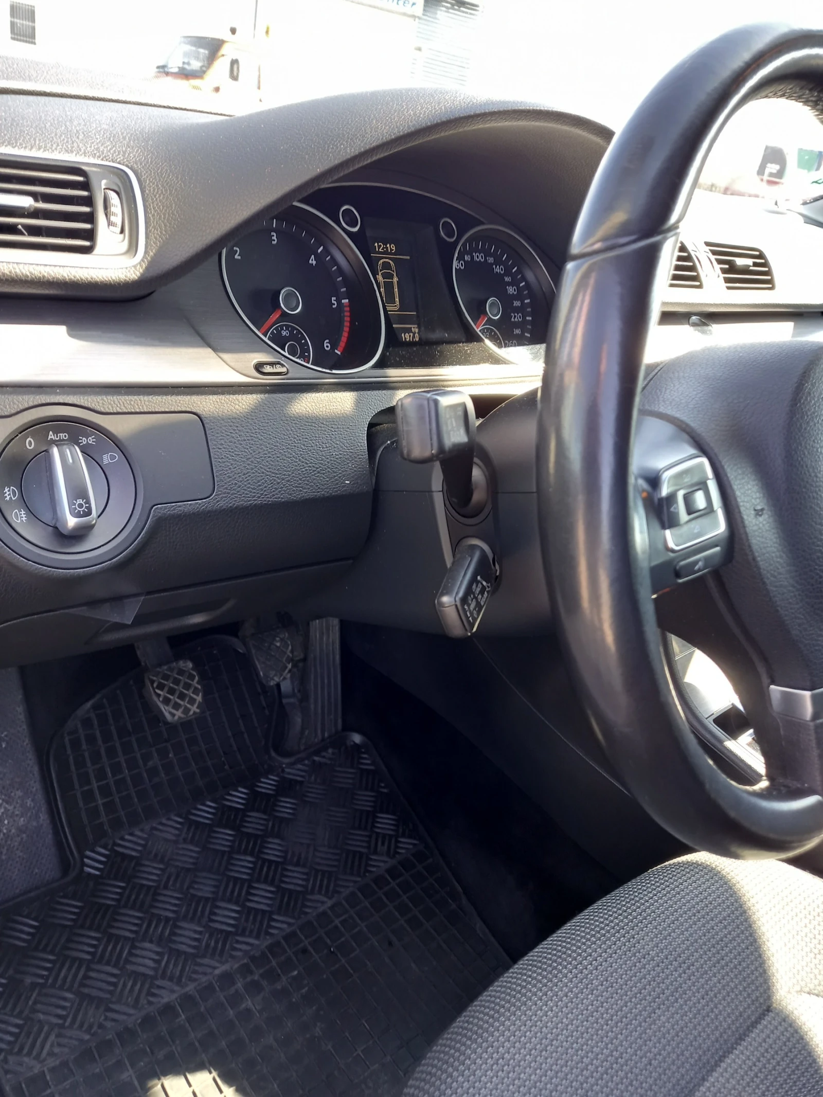 VW Passat 2.0 TDI, снимка 13 - Автомобили и джипове - 56064282
