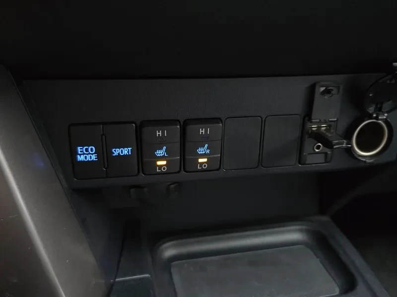 Toyota Rav4 2.5 2Wd 4Th Generation, снимка 16 - Автомобили и джипове - 56498243