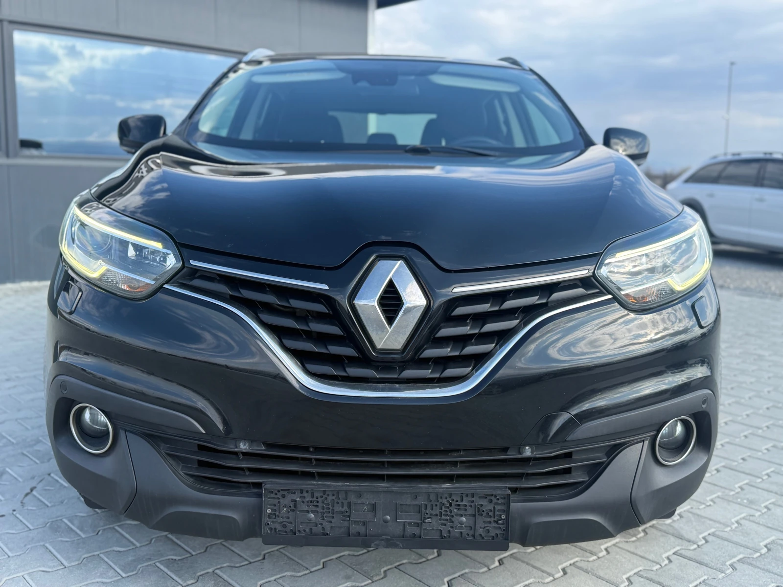 Renault Kadjar 1.5dci Собствен лизинг !!!, снимка 2 - Автомобили и джипове - 54068798