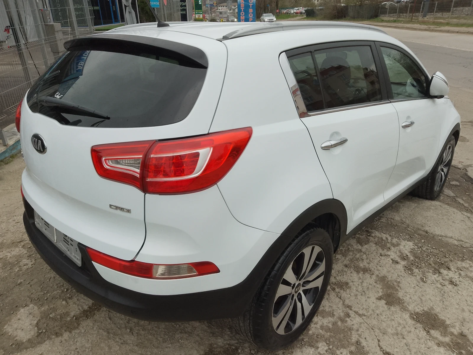 Kia Sportage 1.7 CRDI/НАПЪЛНО ОБСЛУЖЕНА, снимка 5 - Автомобили и джипове - 54165411