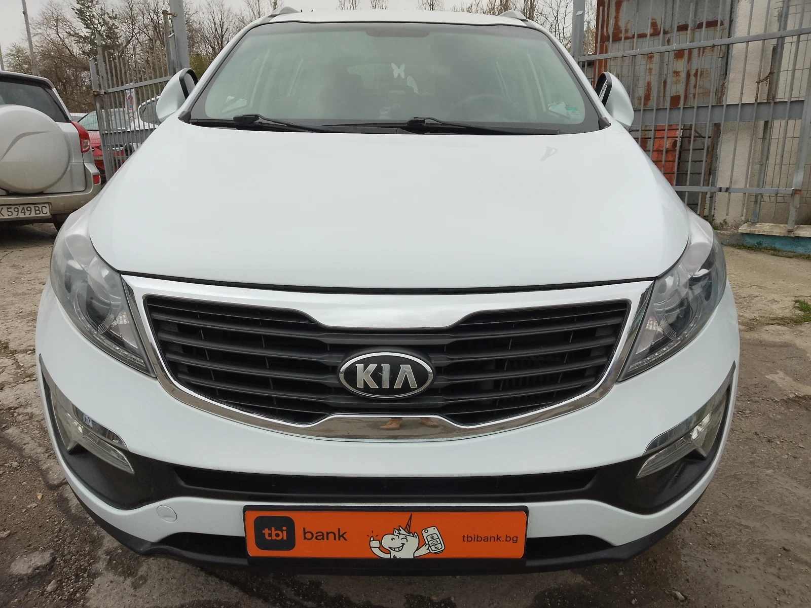 Kia Sportage 1.7 CRDI/НАПЪЛНО ОБСЛУЖЕНА, снимка 2 - Автомобили и джипове - 54165411