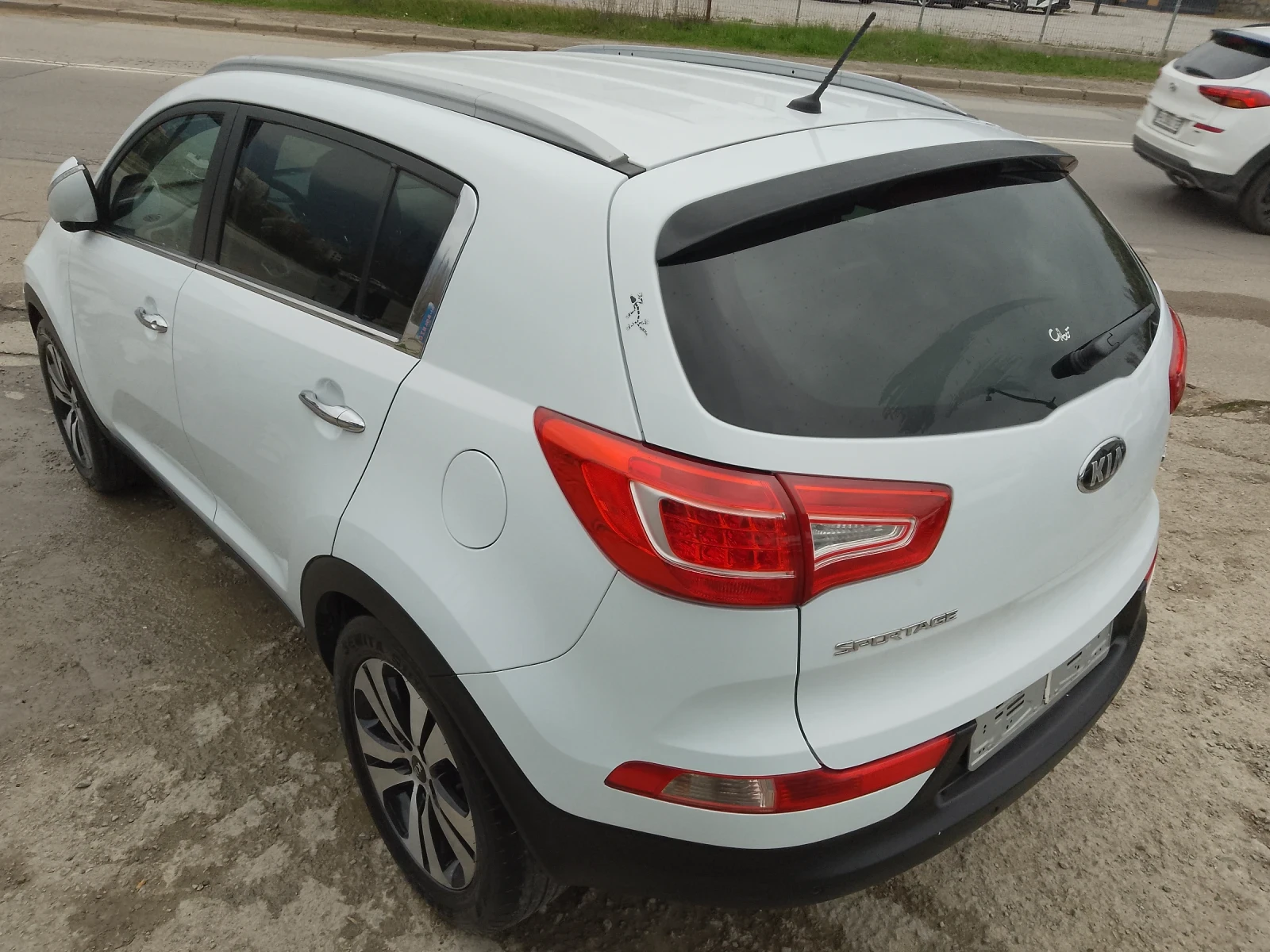 Kia Sportage 1.7 CRDI/НАПЪЛНО ОБСЛУЖЕНА, снимка 7 - Автомобили и джипове - 54165411