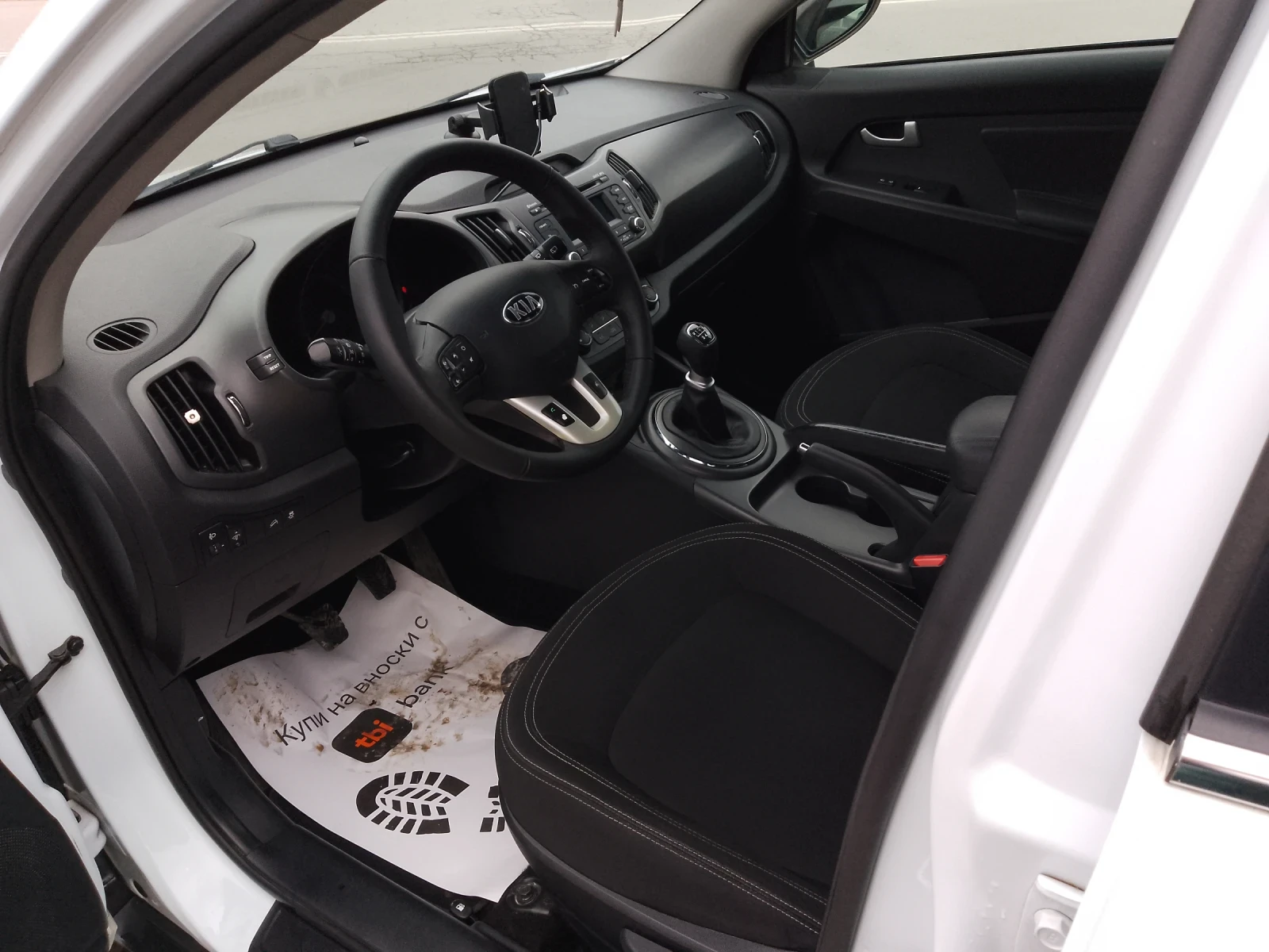 Kia Sportage 1.7 CRDI/НАПЪЛНО ОБСЛУЖЕНА, снимка 9 - Автомобили и джипове - 54165411