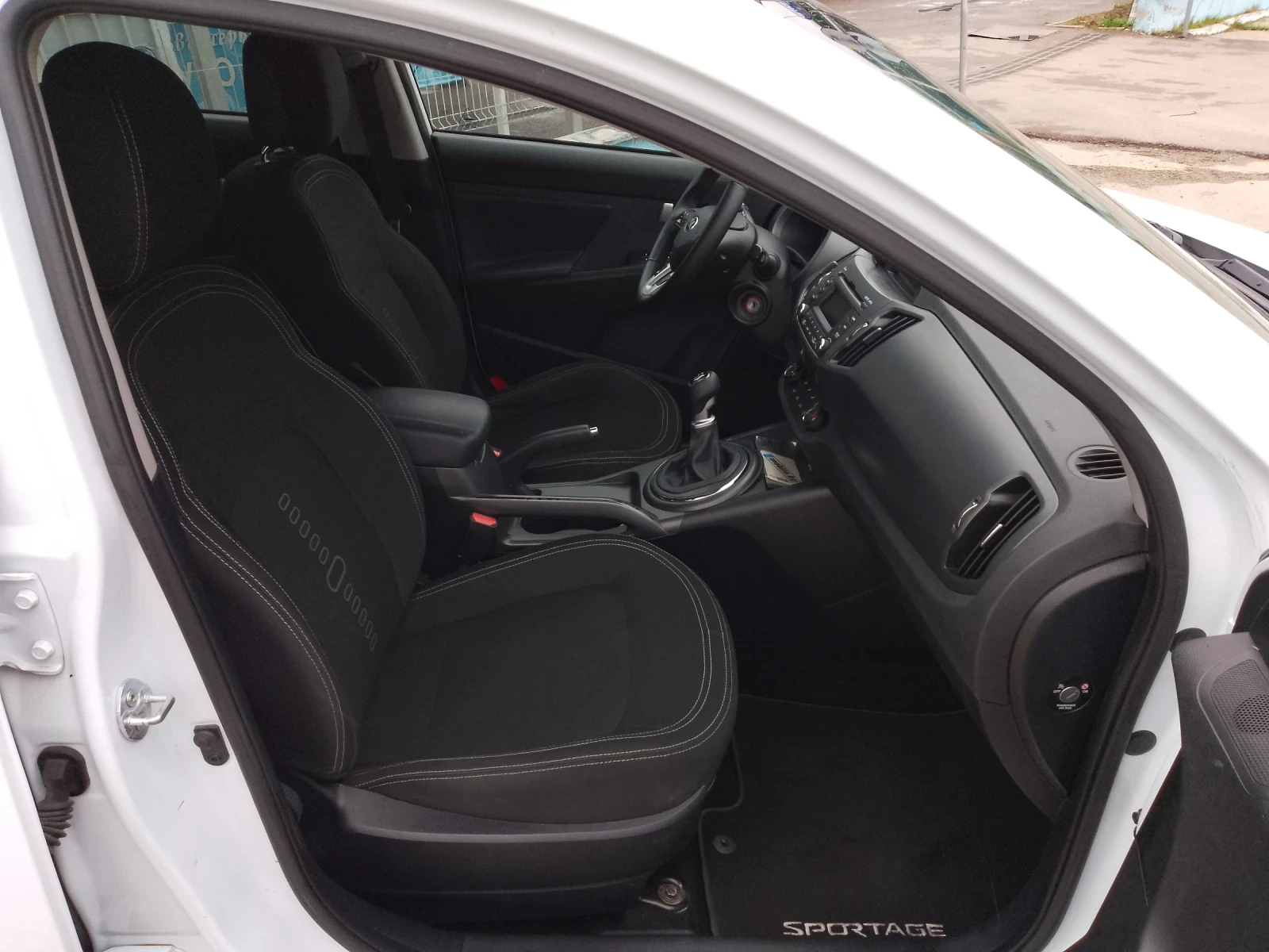 Kia Sportage 1.7 CRDI/НАПЪЛНО ОБСЛУЖЕНА, снимка 10 - Автомобили и джипове - 54165411