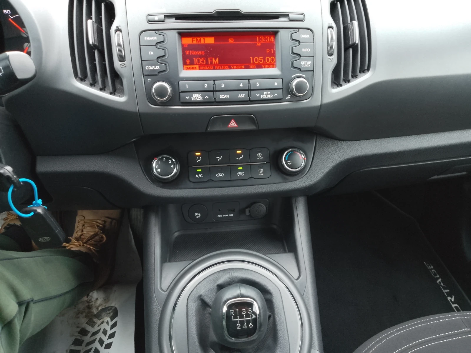 Kia Sportage 1.7 CRDI/НАПЪЛНО ОБСЛУЖЕНА, снимка 12 - Автомобили и джипове - 54165411