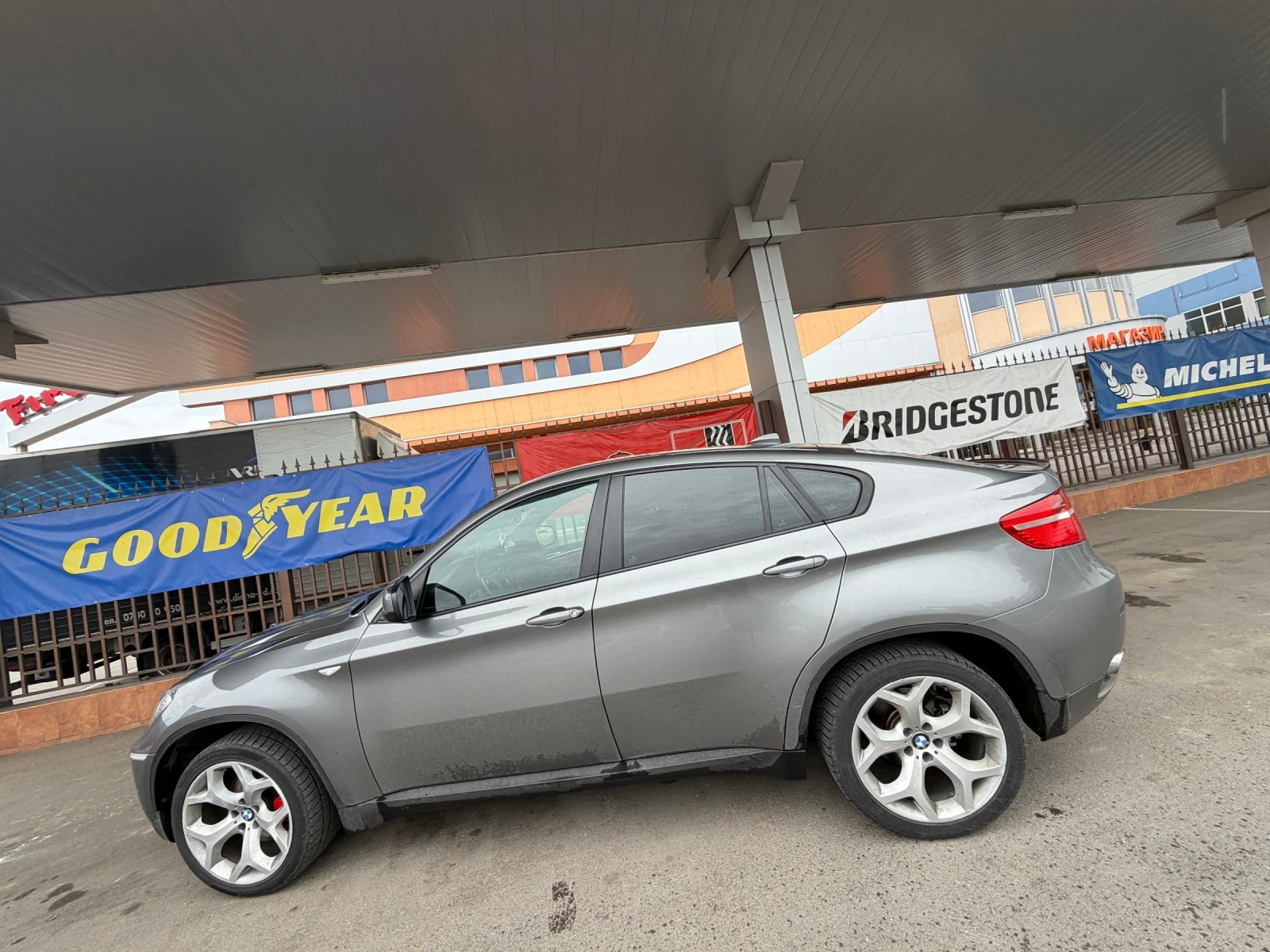 BMW X6 3.0D* Светеща* Таван* Android, снимка 3 - Автомобили и джипове - 54583362