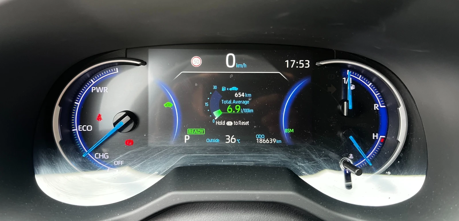 Toyota Rav4 Luxury Hybird AWD-i, снимка 15 - Автомобили и джипове - 55732023