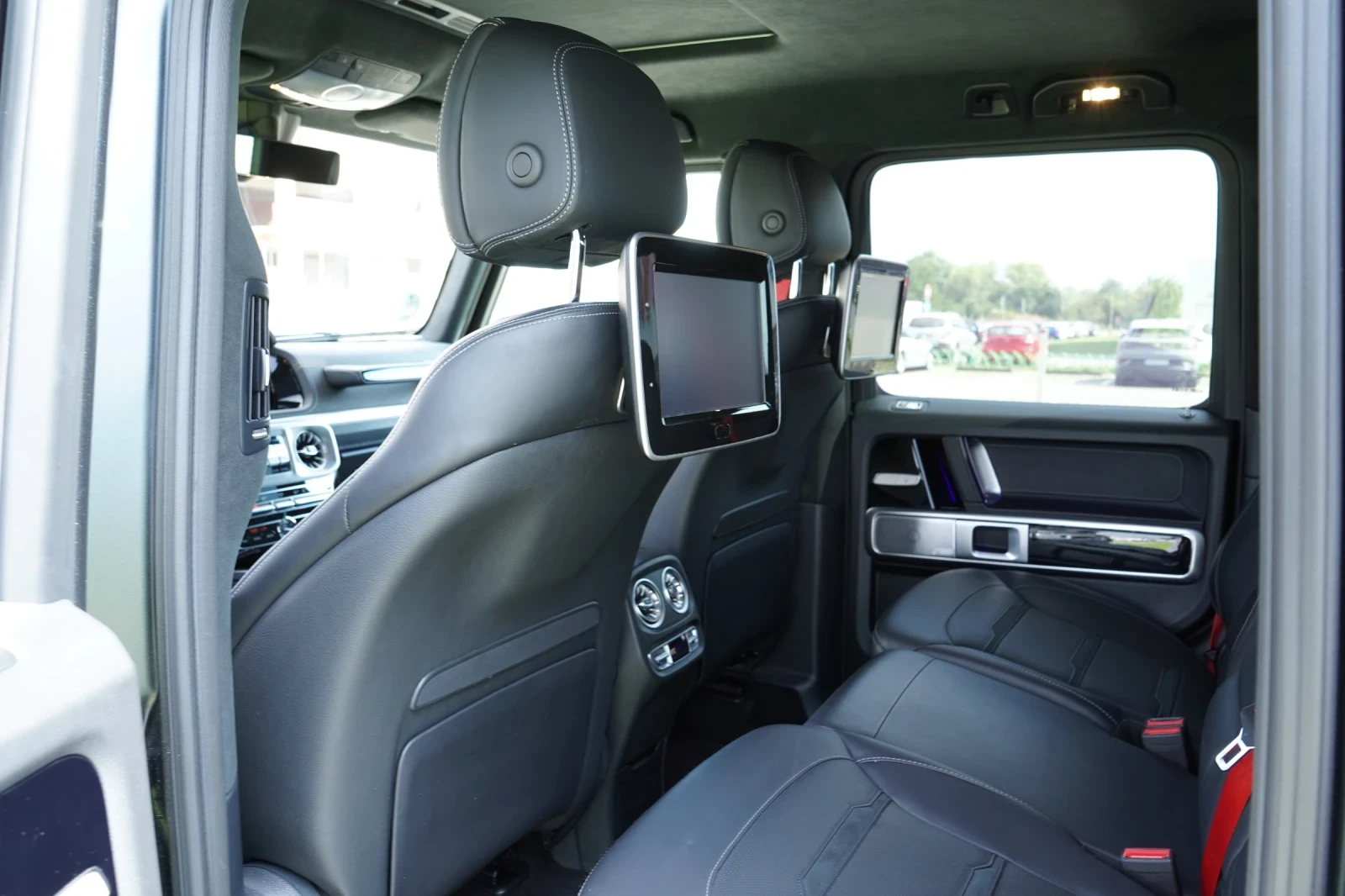 Mercedes-Benz G 63 AMG * BURMESTER* 360* NIGHT PACK* 22, снимка 15 - Автомобили и джипове - 55788372