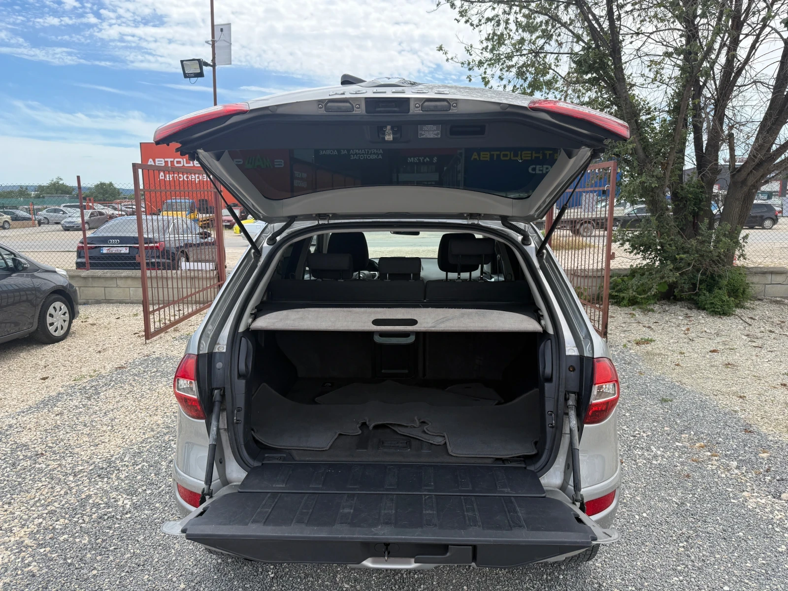 Renault Koleos 2.5i 4x4, снимка 12 - Автомобили и джипове - 55792593