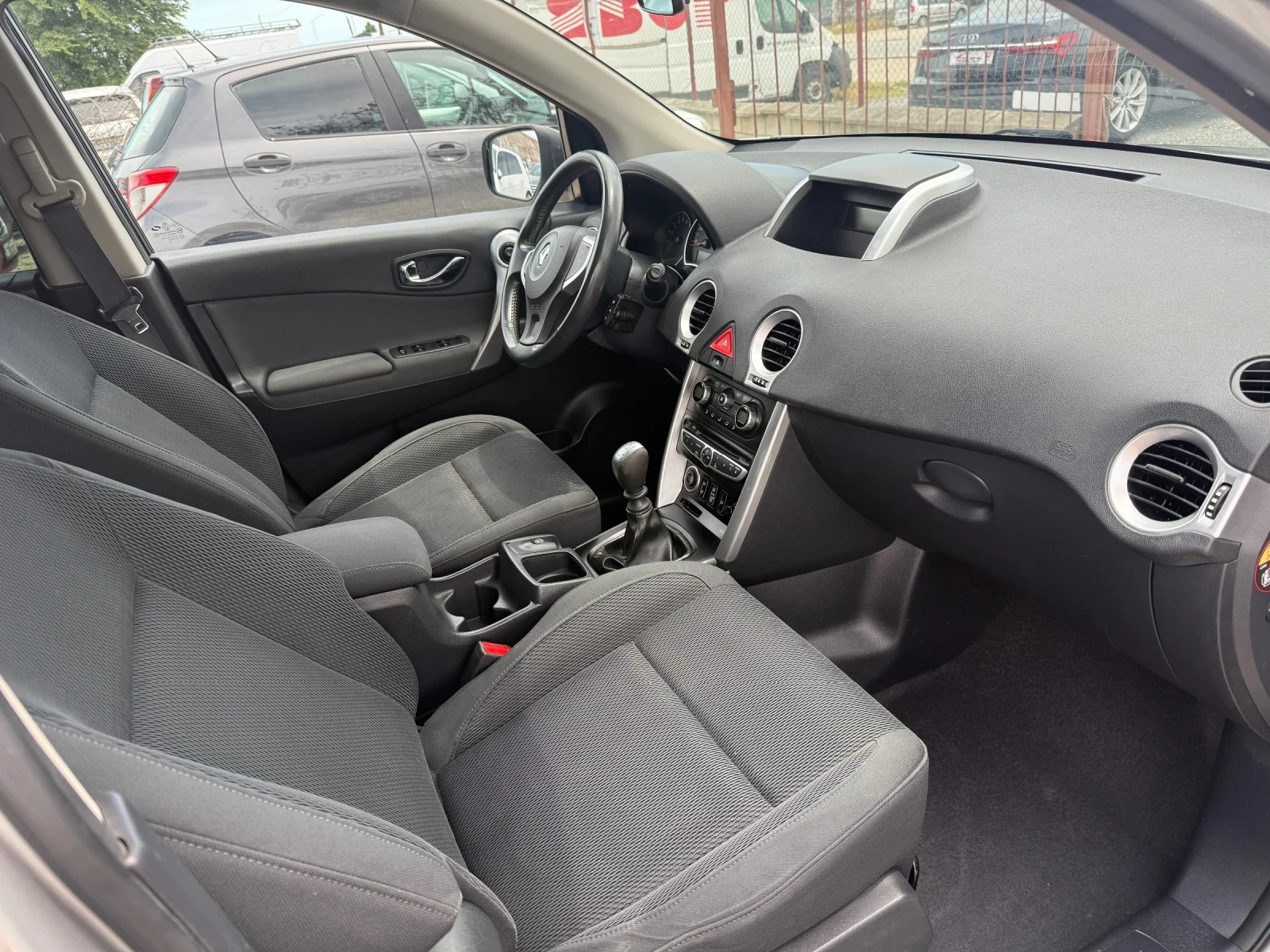 Renault Koleos 2.5i 4x4, снимка 7 - Автомобили и джипове - 55792593