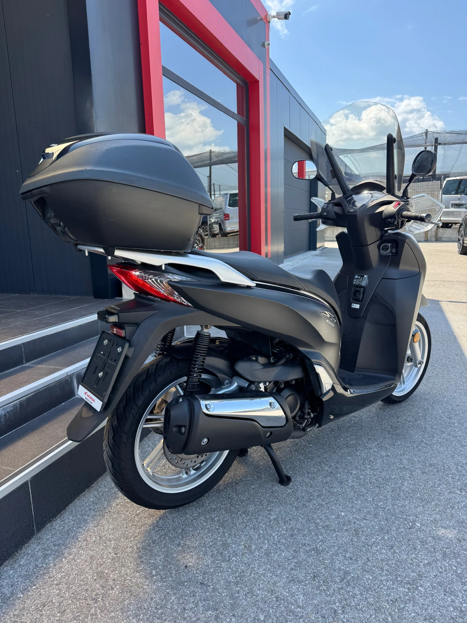Honda Sh 300-ABS-KEYLESS-LED, снимка 3 - Мотоциклети и мототехника - 54704921
