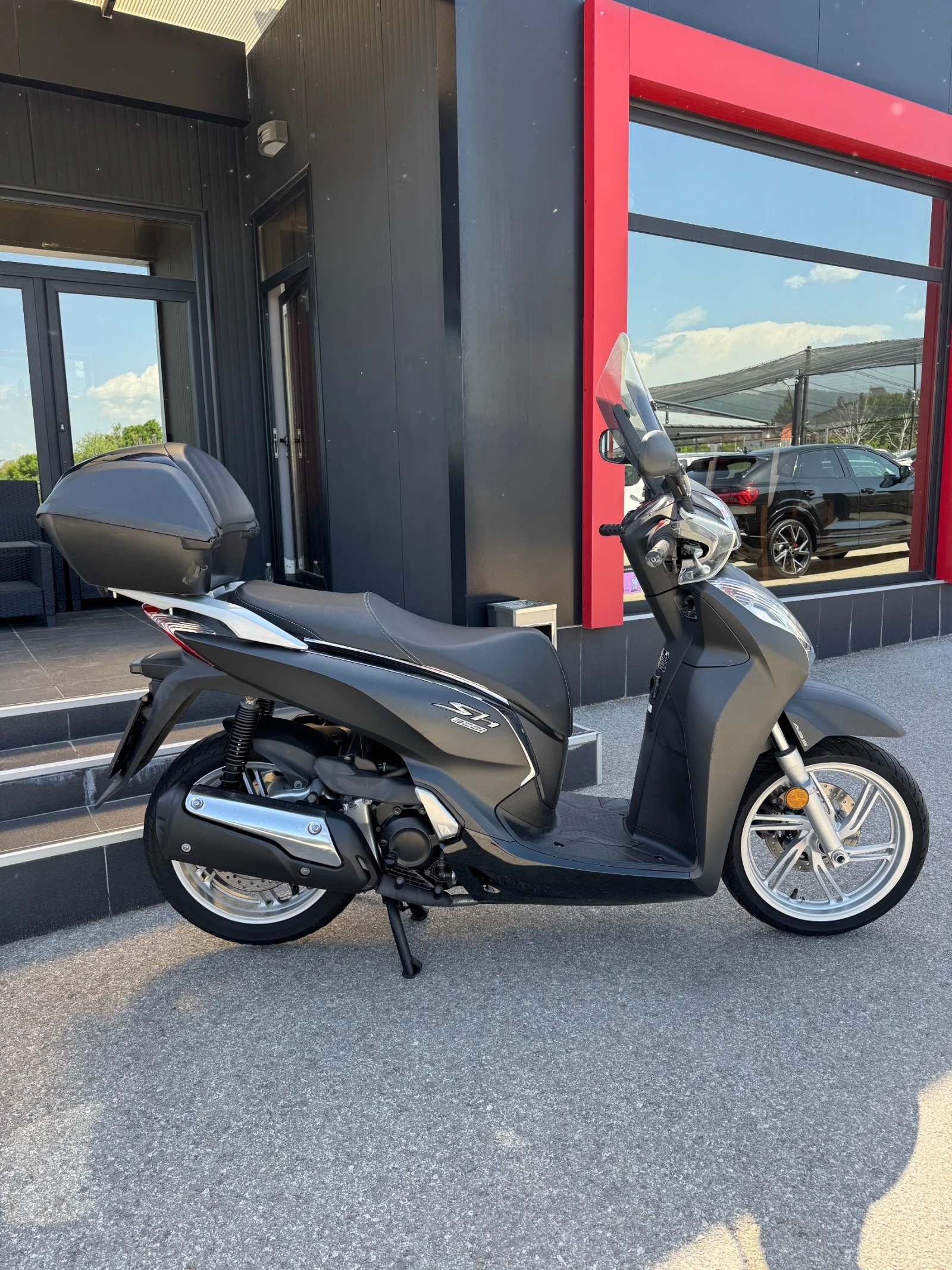 Honda Sh 300-ABS-KEYLESS-LED, снимка 2 - Мотоциклети и мототехника - 54704921