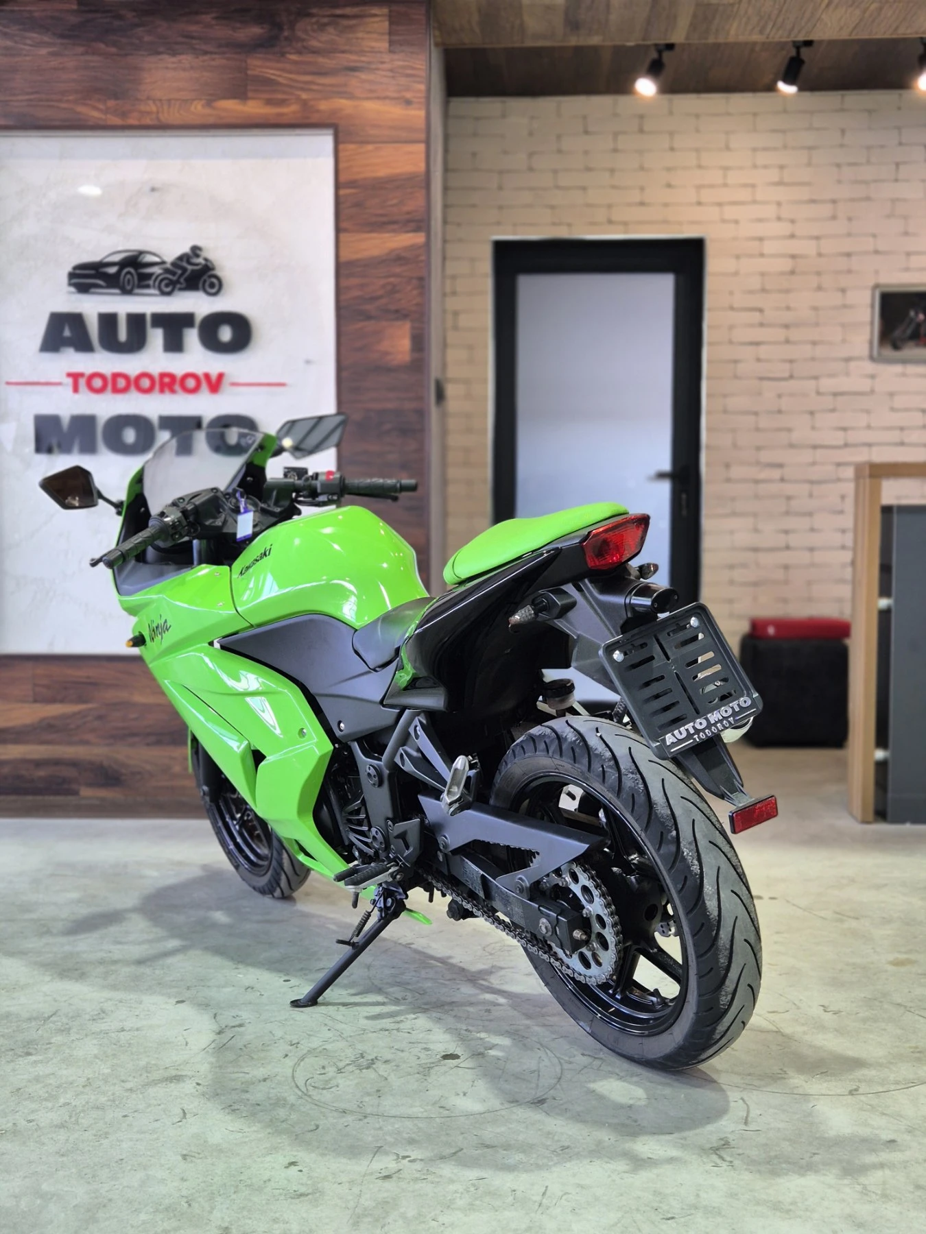 Kawasaki Ninja 250 R А2 категория!!НОВ ВНОС ОТ ШВЕЙЦАРИЯ!!!, снимка 4 - Мотоциклети и мототехника - 55235342