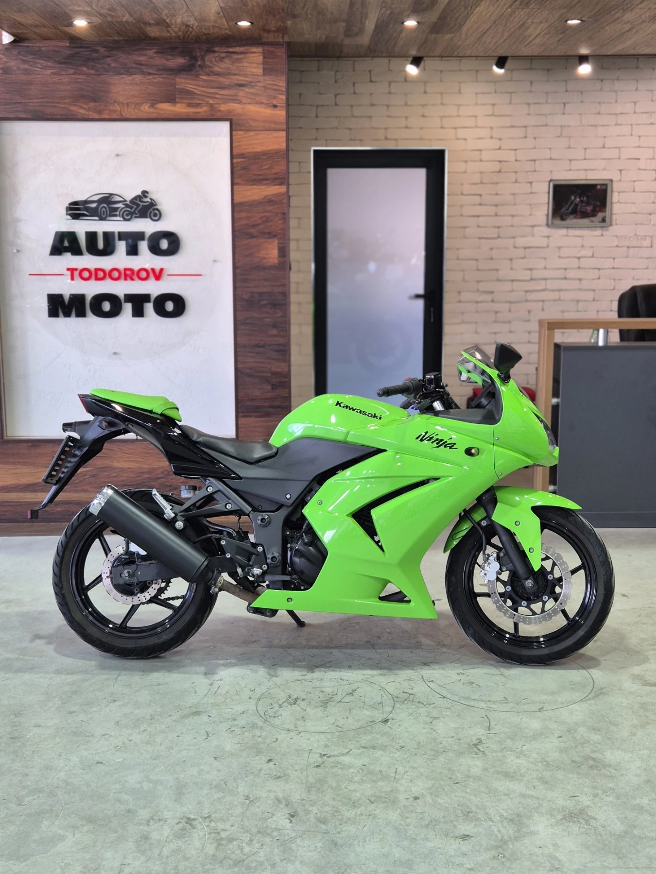 Kawasaki Ninja 250 R А2 категория!!НОВ ВНОС ОТ ШВЕЙЦАРИЯ!!!, снимка 6 - Мотоциклети и мототехника - 55235342