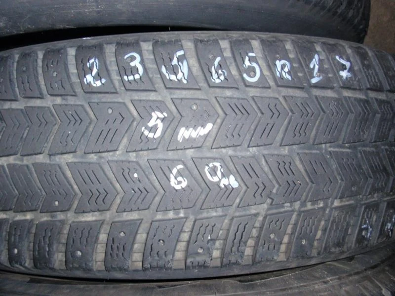 Гуми Всесезонни 235/65R17, снимка 1 - Гуми и джанти - 8925701