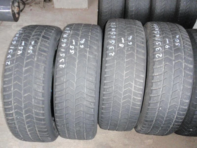 Гуми Всесезонни 235/65R17, снимка 3 - Гуми и джанти - 8925701