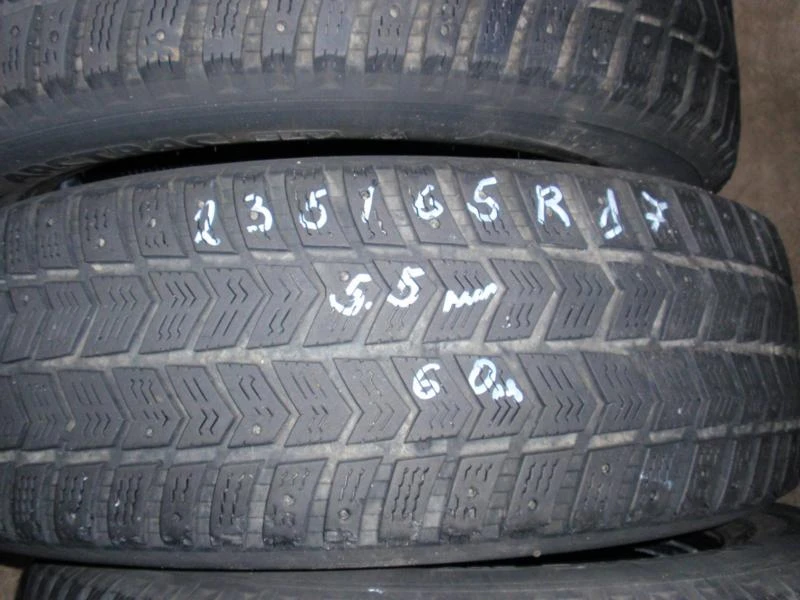 Гуми Всесезонни 235/65R17, снимка 5 - Гуми и джанти - 8925701