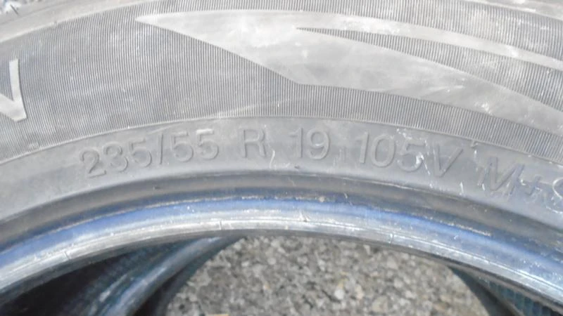 Гуми Зимни 235/55R19, снимка 5 - Гуми и джанти - 22922394