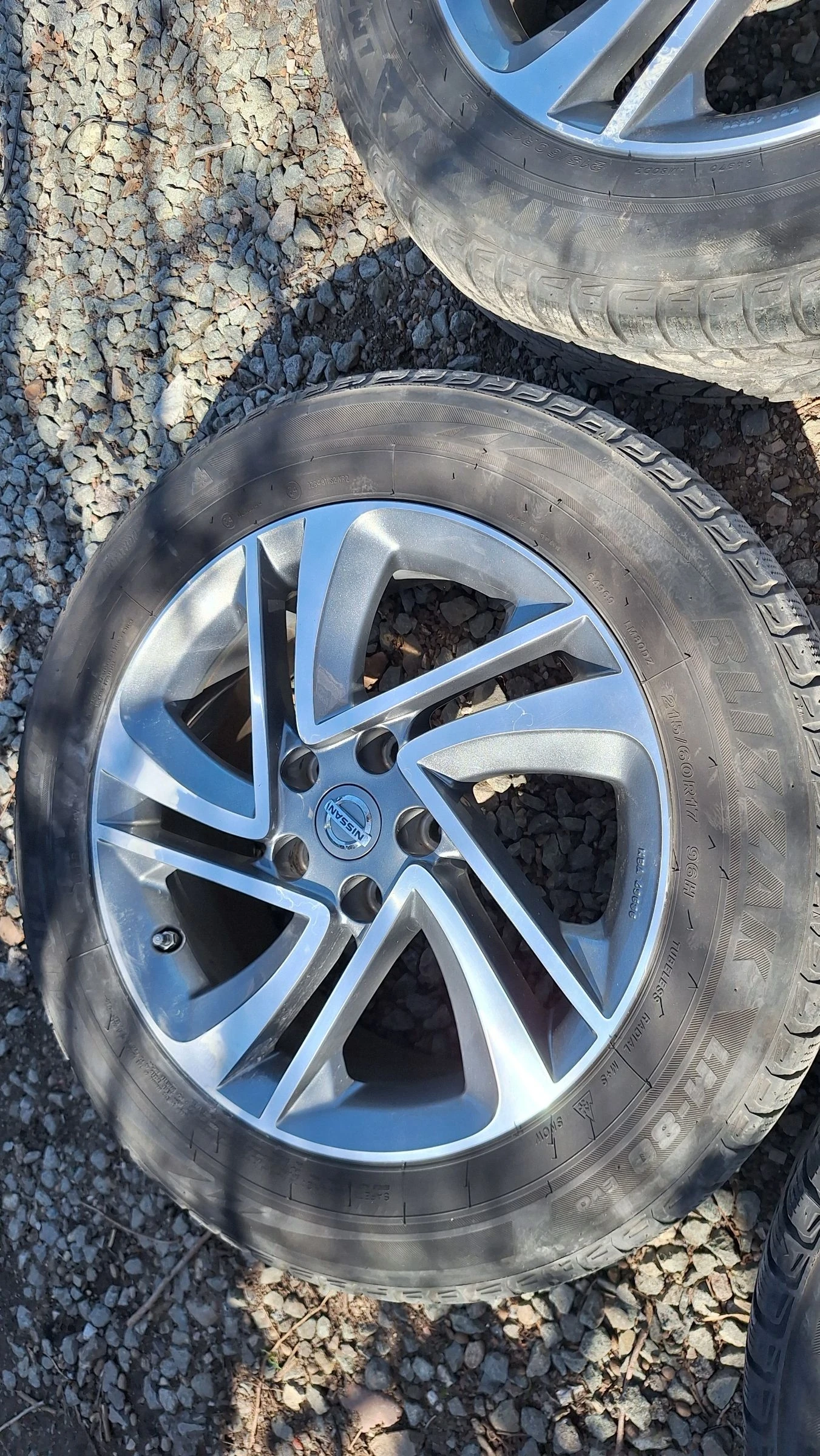���� � ������ 215/60R17 �� Nissan Qashqai | Mobile.bg � ����������� 4
