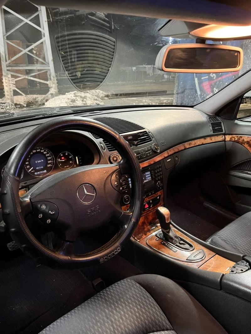 Mercedes-Benz E 270, снимка 8 - Автомобили и джипове - 48733192