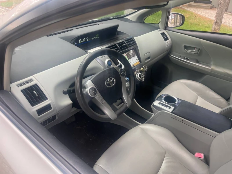 Toyota Prius Комби, снимка 8 - Автомобили и джипове - 52462756