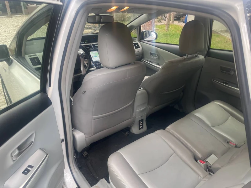 Toyota Prius Комби, снимка 6 - Автомобили и джипове - 52462756