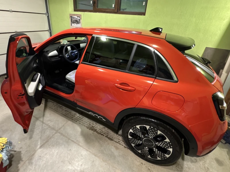 Fiat 600 e La Prima топ версия; CarPlay; 2 чифта дж.+ гуми, снимка 3 - Автомобили и джипове - 52890917