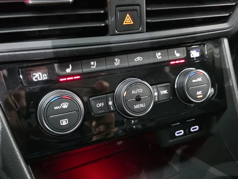 VW Jetta 7Th Generation 1.4 Tsi Premium, снимка 17 - Автомобили и джипове - 55087166