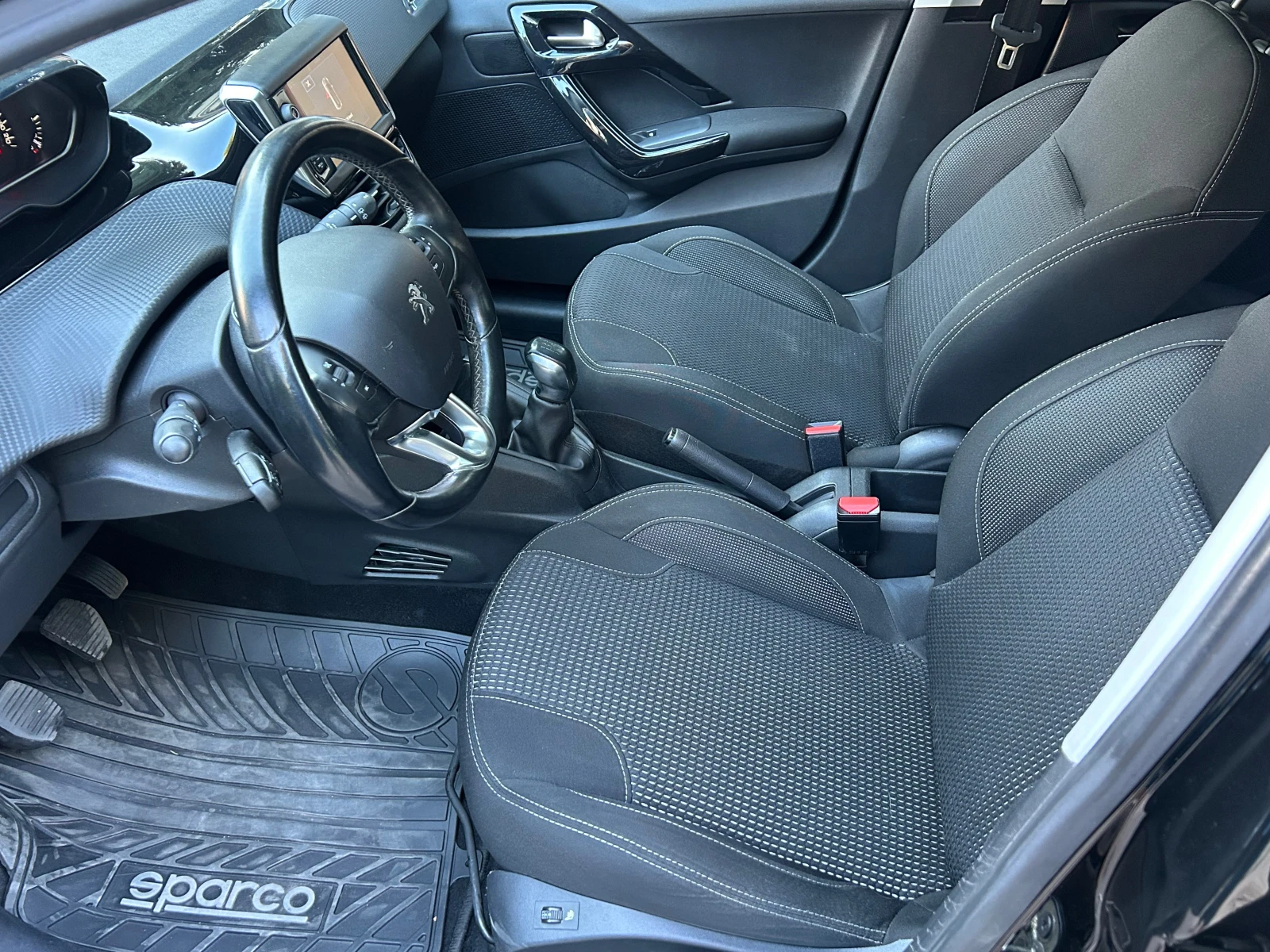 Peugeot 208 1, 6GT LINE BLUE HDI - изображение 9