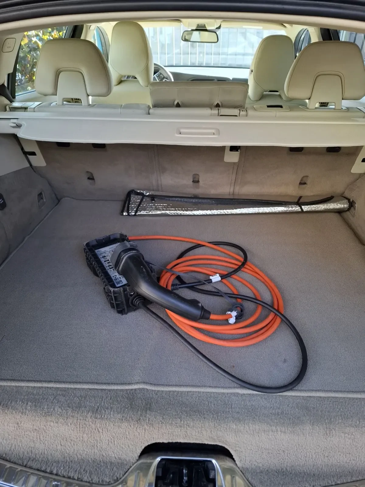 Volvo V60 2.4 D6 Plug in hibryd Summum - изображение 10