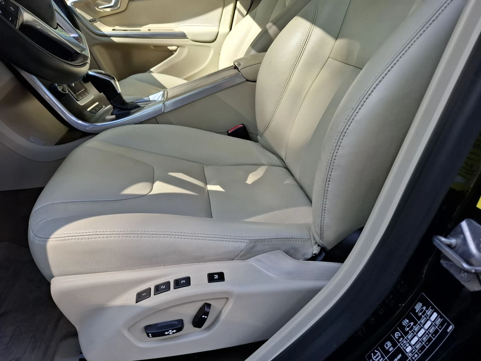 Volvo V60 2.4 D6 Plug in hibryd Summum - изображение 7