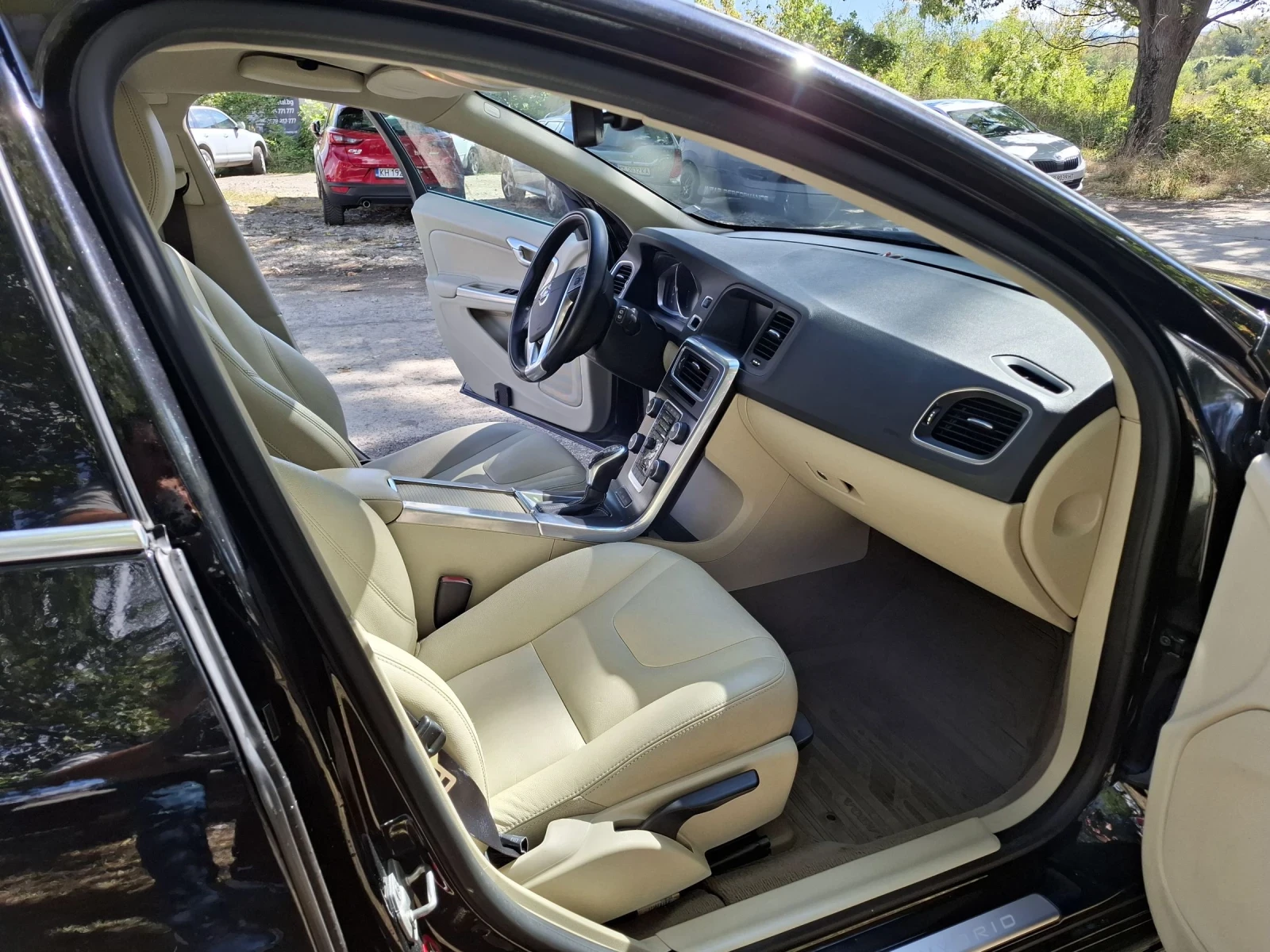 Volvo V60 2.4 D6 Plug in hibryd Summum - изображение 9