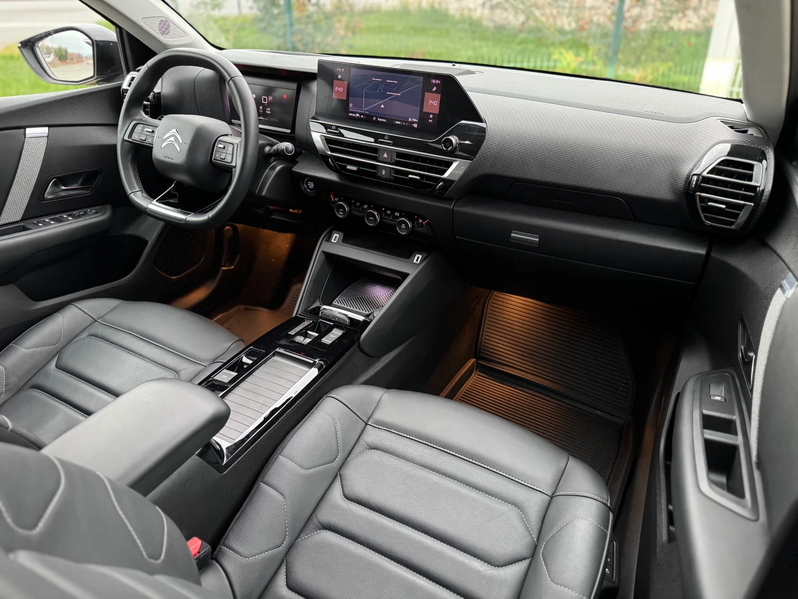 Citroen C4 PureTech Shine* Камера* Гаранция Панорама* Багажни - изображение 9