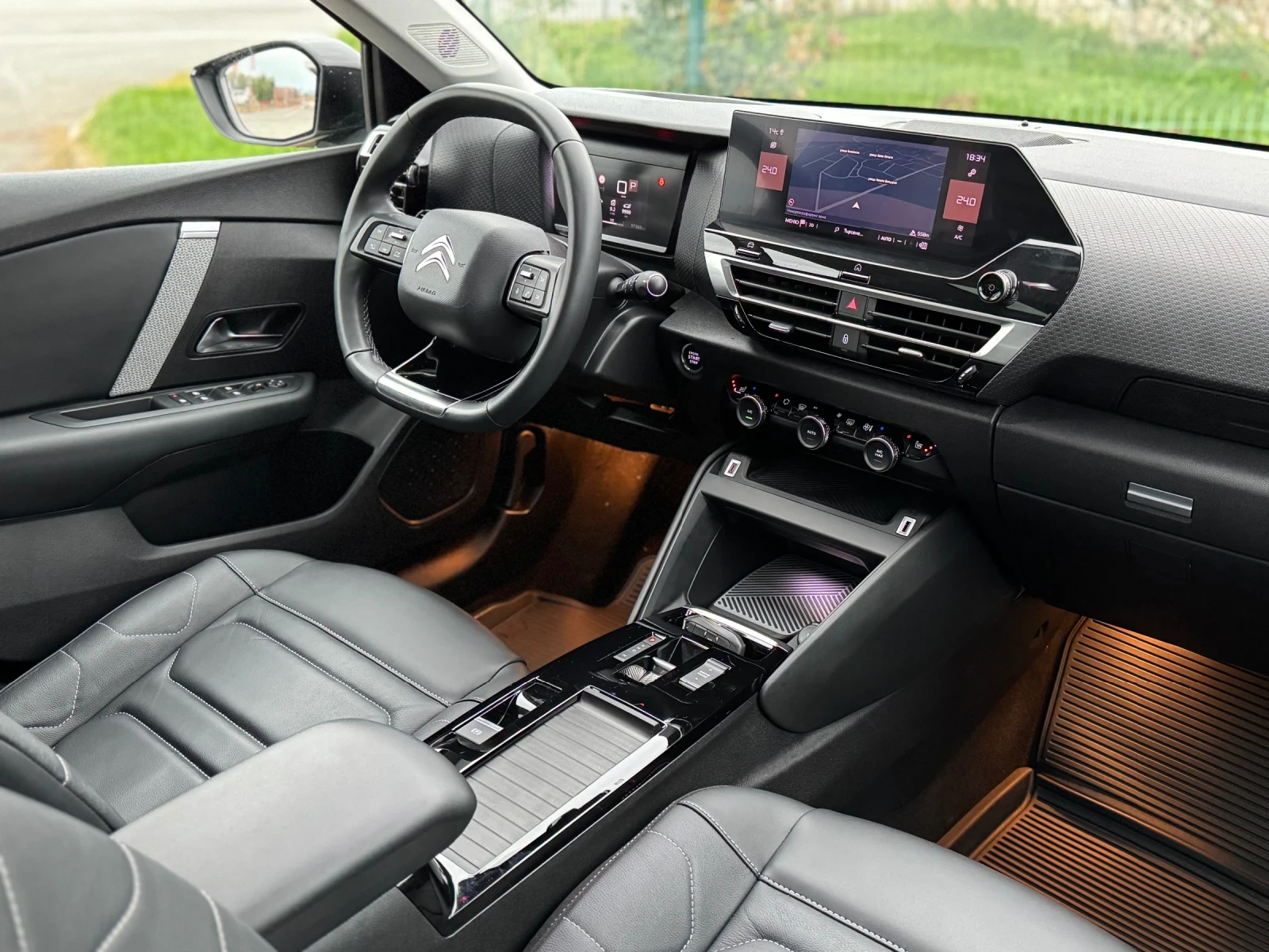 Citroen C4 PureTech Shine* Камера* Гаранция Панорама* Багажни - изображение 8